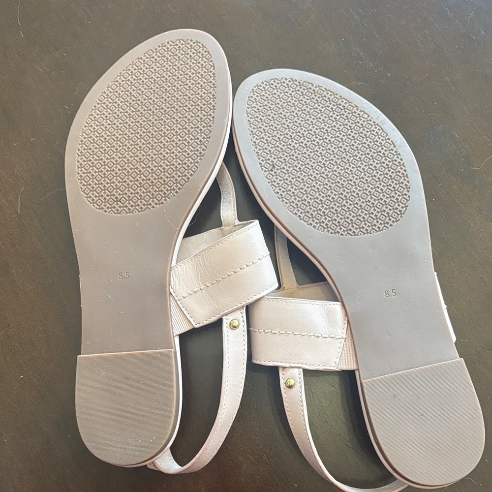 Tory Burch Pale Pink Leather Logo Toe-Post Sandals - Picture 2 of 6